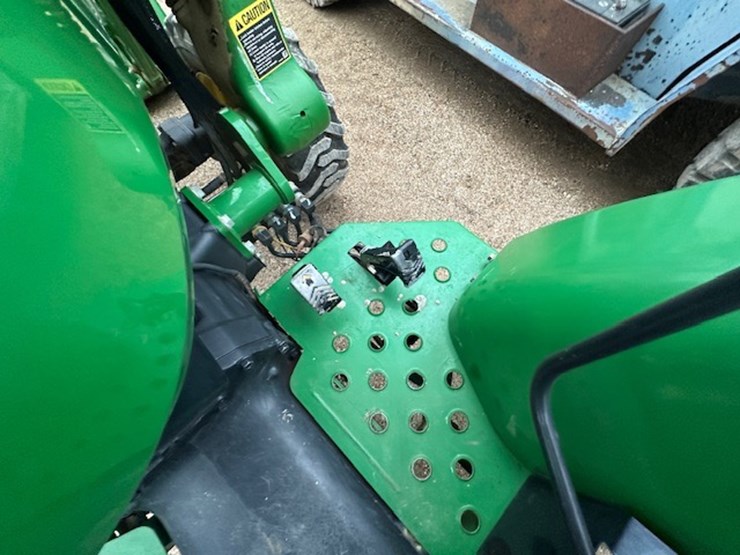 john-deere-4105-image-46