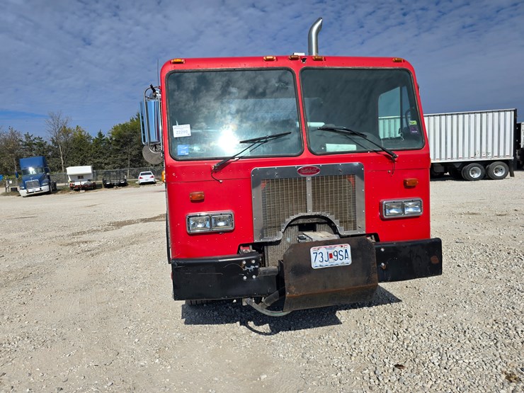 2003-peterbilt-320-image-49