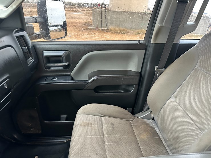 2017-chevrolet-3500hd-image-47