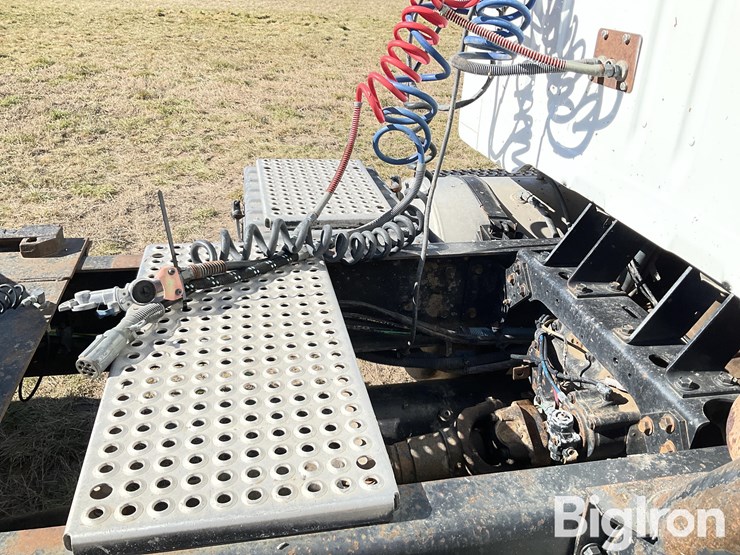 1996-international-8100-image-14