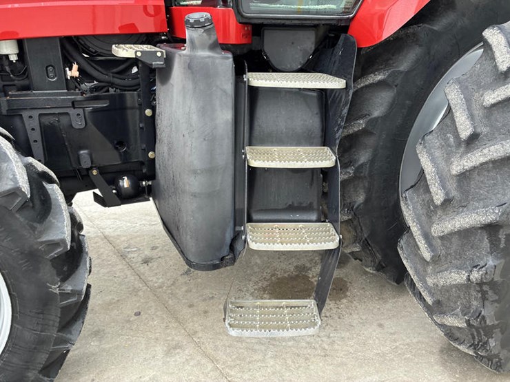 case-ih-magnum-245-image-32