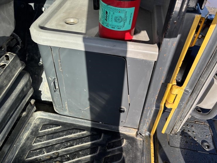 2014-komatsu-wa380-7-image-45