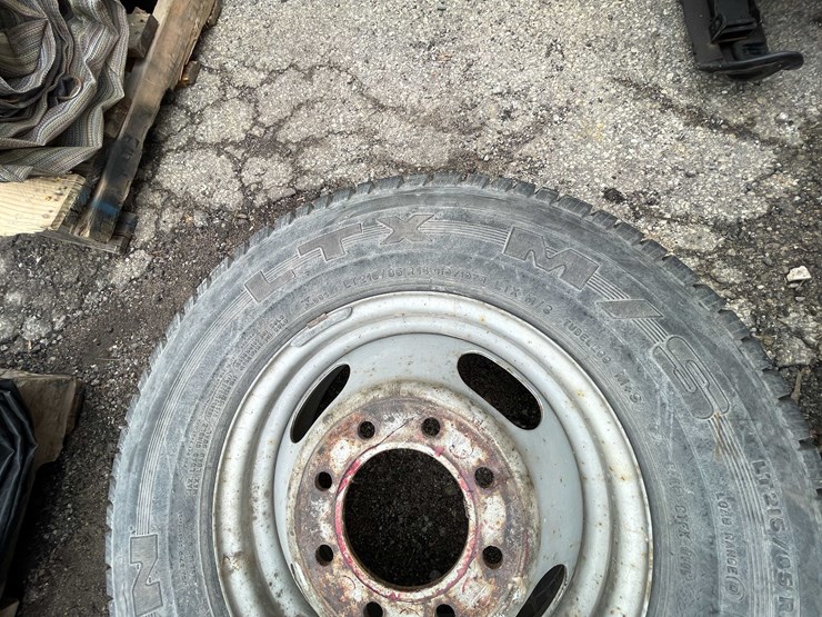 #6103-•-weld-racing-16"-aluminum-dually-rims,-with-steel-inner-rims-and-michelin-tires-(door-04)-image-4