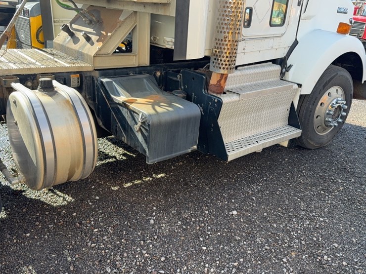 2013-kenworth-t800-image-7