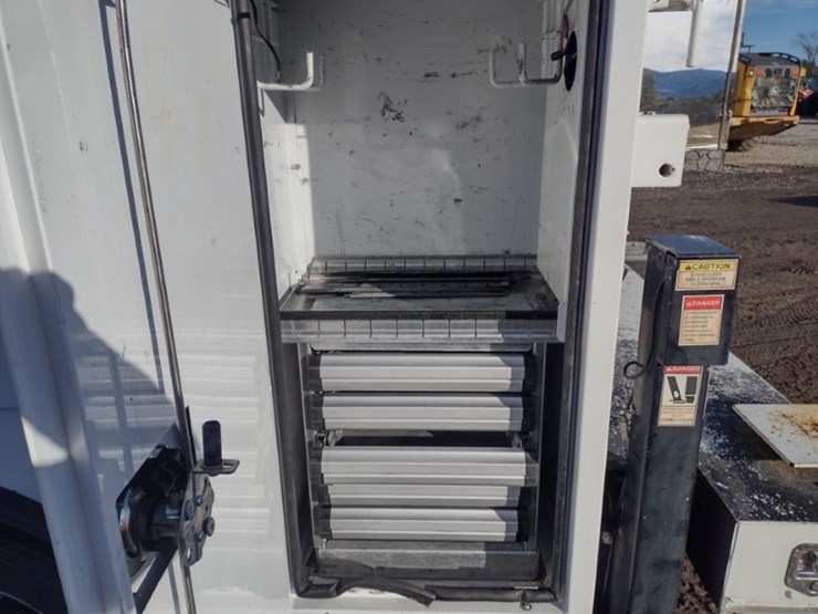 20-ford-f550-image-22