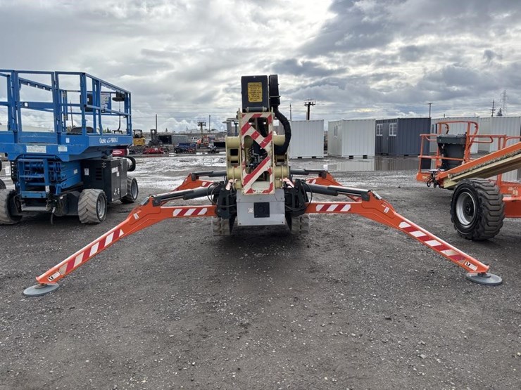 2014-jlg-x700aj-image-8