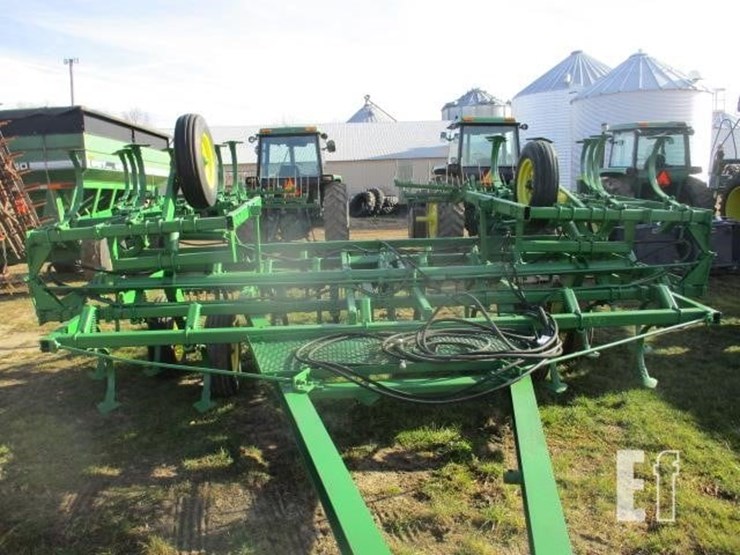 john-deere-1100-image-2