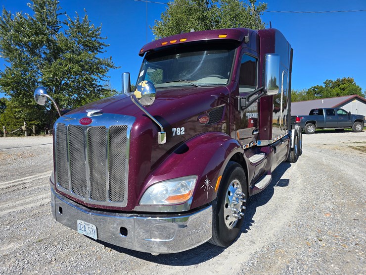 peterbilt-579-image-1