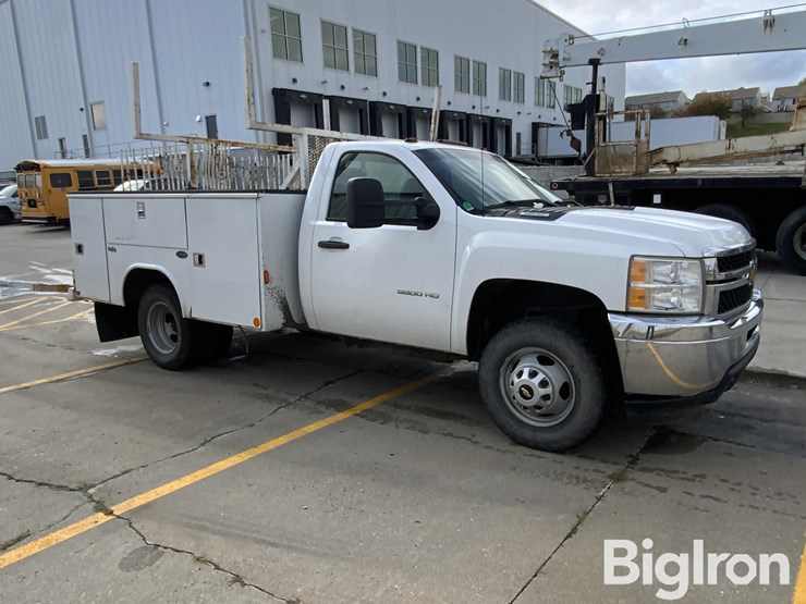 2012-chevrolet-silverado-3500-image-3