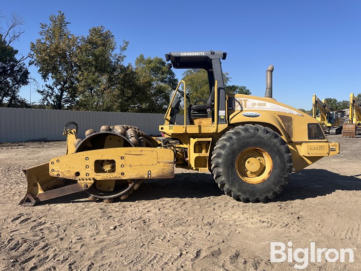 2005-caterpillar-cp-563e-image-8