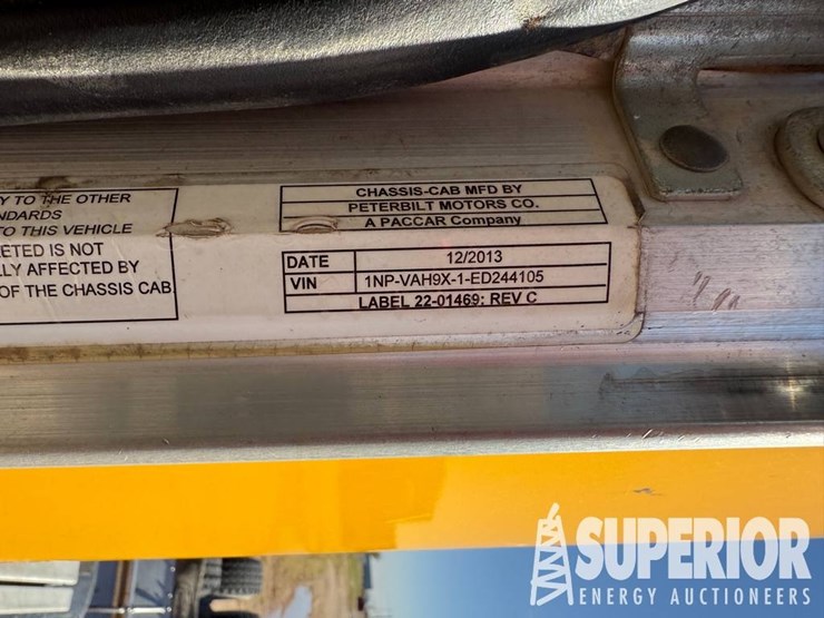 2014-peterbilt-384-image-7