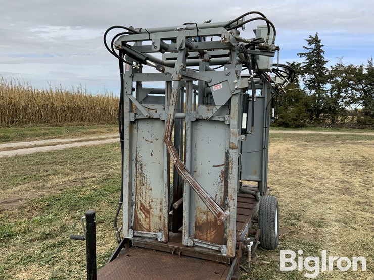 pearson-portable-hydraulic-squeeze-chute-image-14