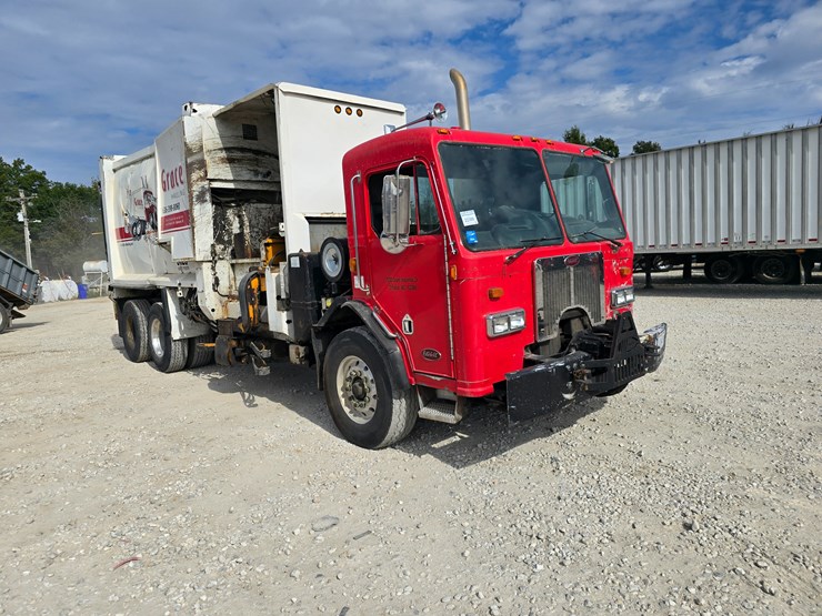 2005-peterbilt-320-image-28