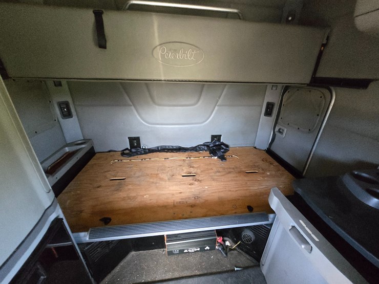 peterbilt-579-image-85