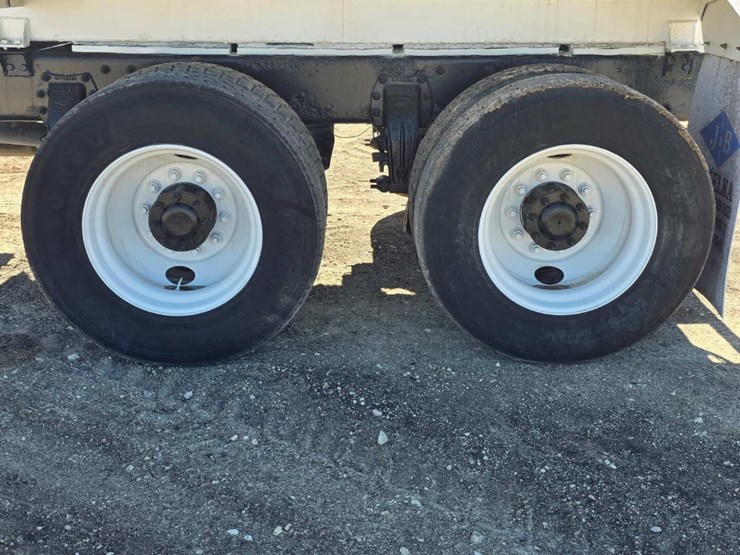 2009-peterbilt-340-image-14