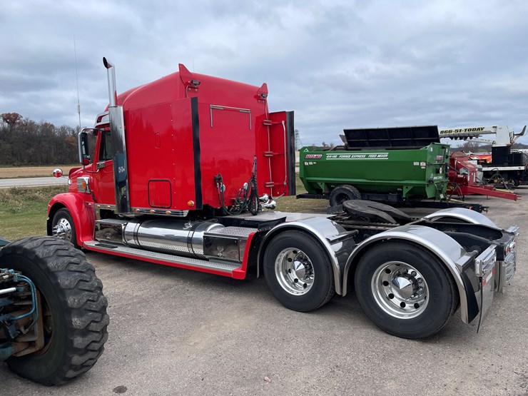 #1043-•-2009-freightliner-semi-(wi-title-in-delay)-image-8