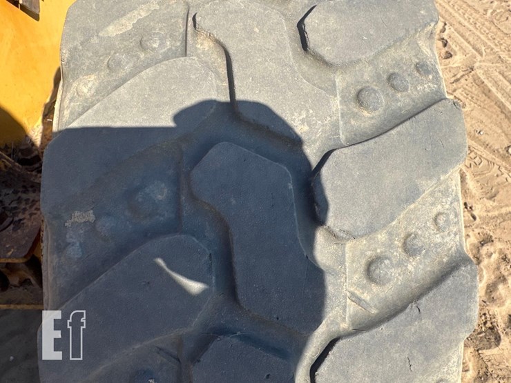 caterpillar-906-image-9