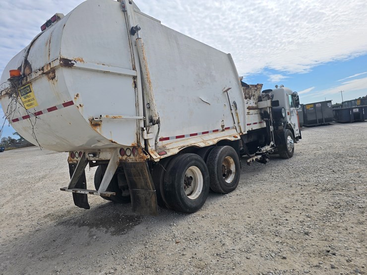 2003-peterbilt-320-image-21