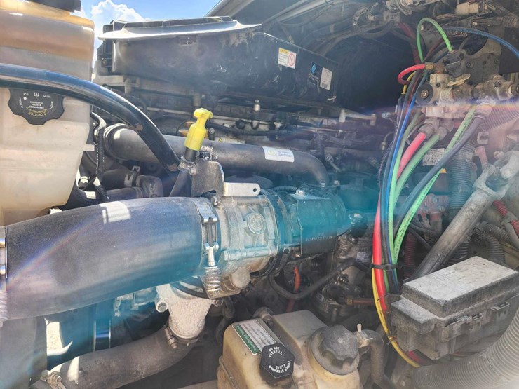 2016-freightliner-semi,-tag-#646-image-24