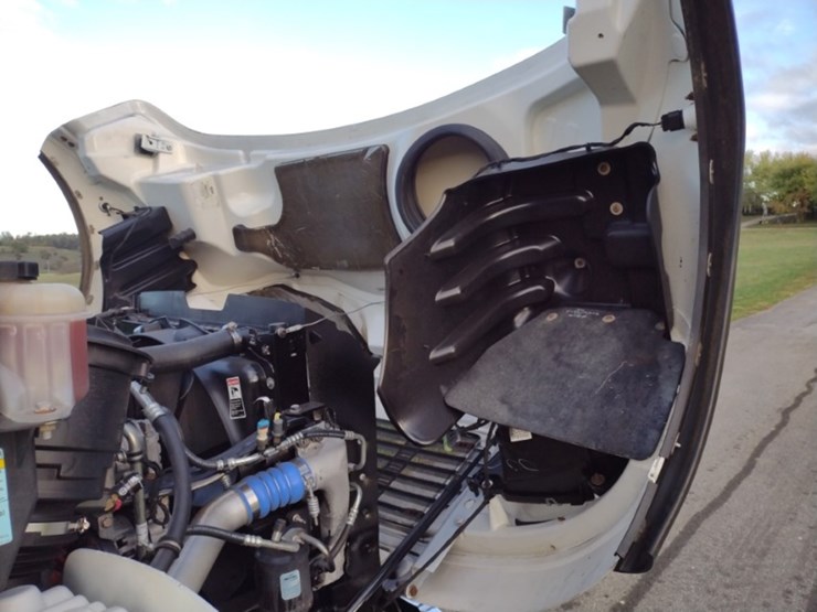 freightliner-m2-106-image-21