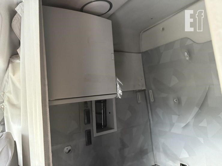 volvo-vnm64t630-image-18