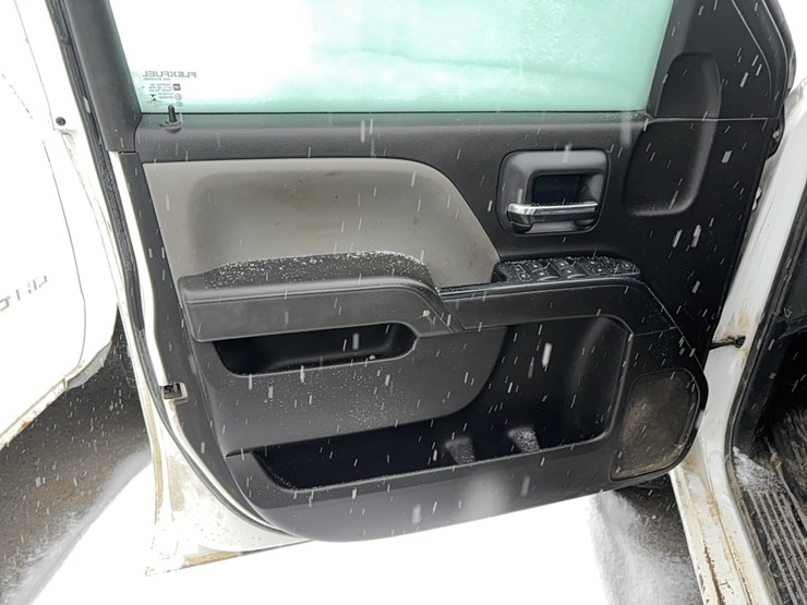 2017-chevrolet-2500hd-image-15