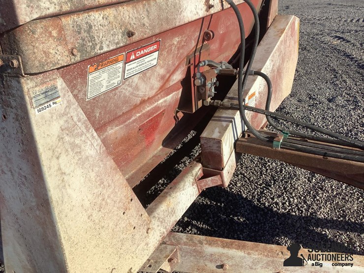 new-holland-195-image-9