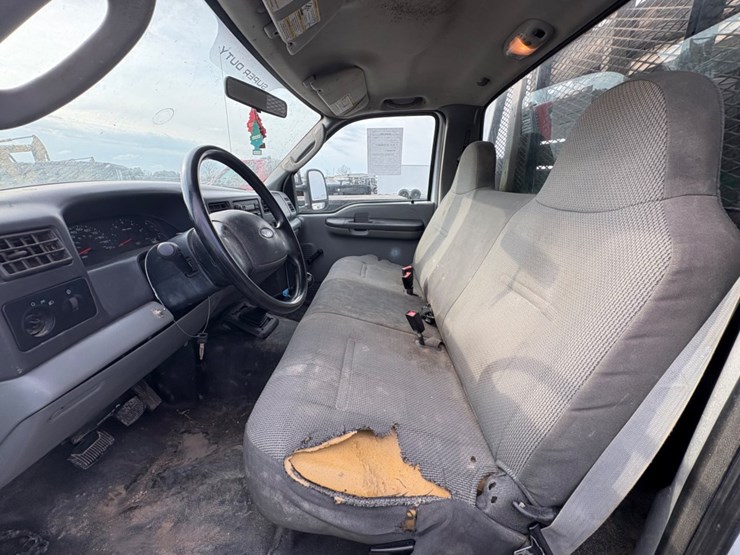 2004-ford-f350-xl-image-23