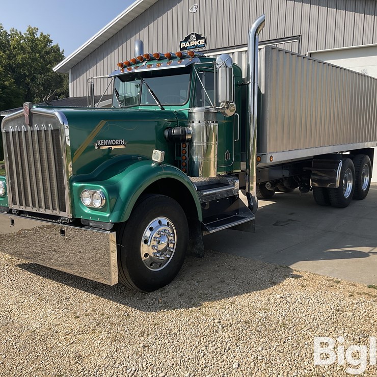 KENWORTH W900