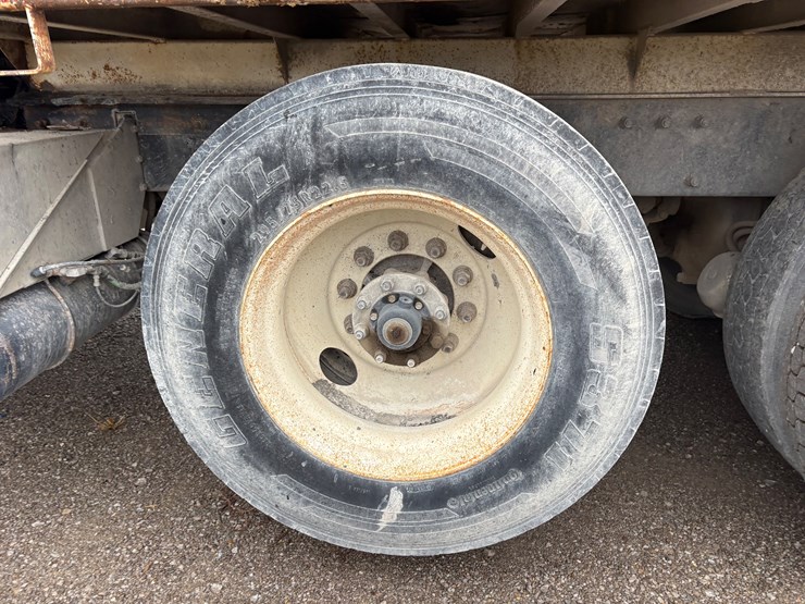 2000-peterbilt-378-image-11