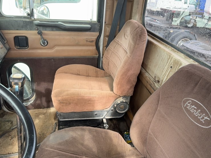 1997-peterbilt-379-image-17