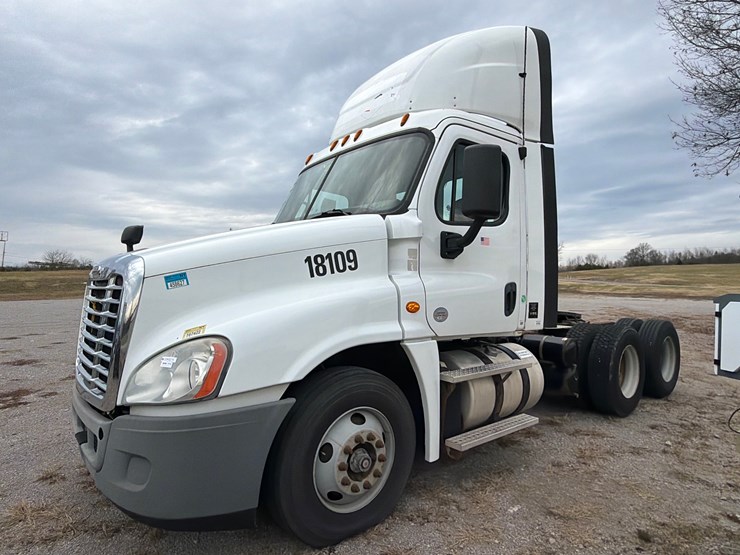 #29767-•-2018-freightliner-cascadia-tandem-axle-truck-tract-image-1