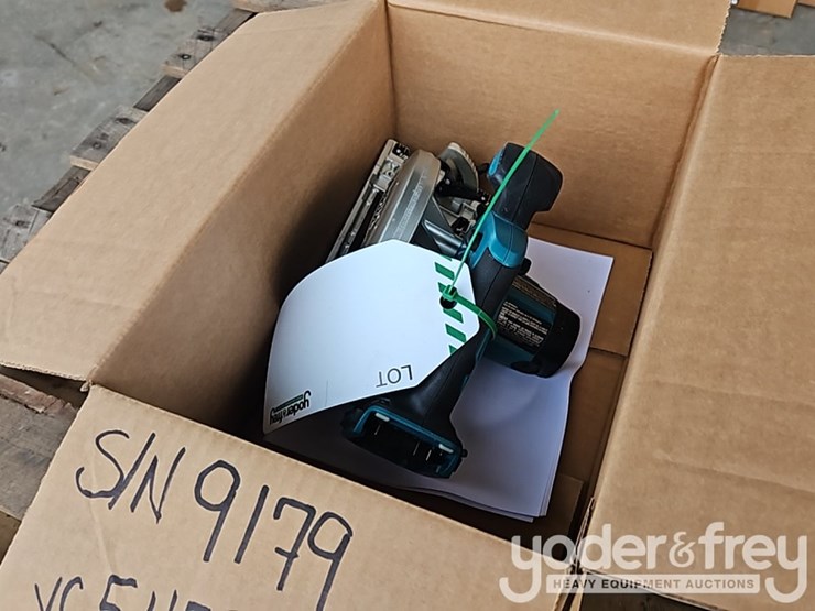 makita-xsh03z-18v-6-1/2"-circular-saw,-cordless,-reconditioned-image-1