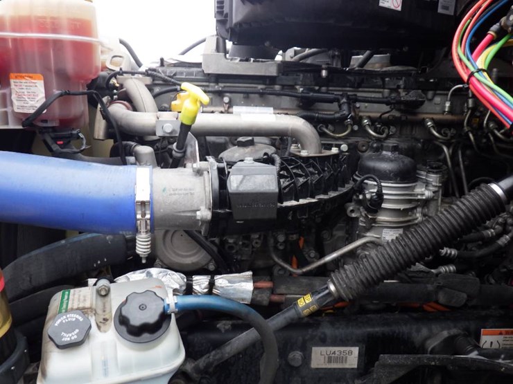 freightliner-cascadia-126-image-25