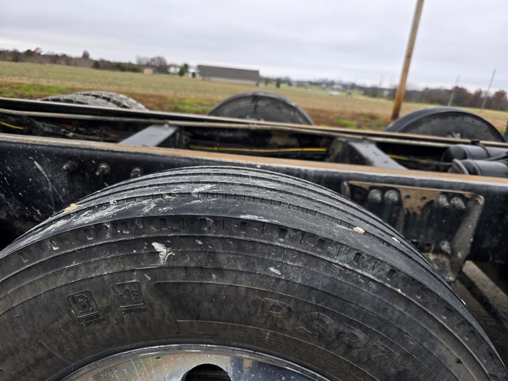 2020-peterbilt-567-image-91