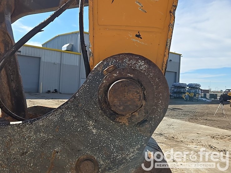 2021-case-cx210-lc-image-41