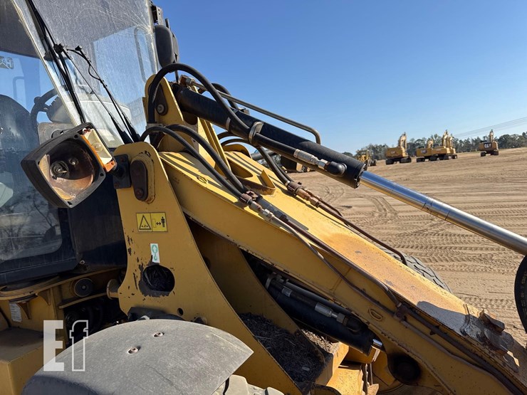 caterpillar-906-image-18