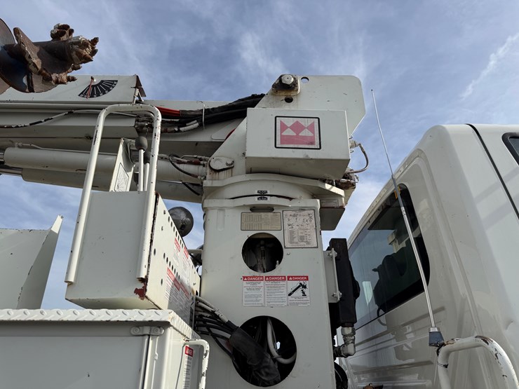 international-4400-image-14