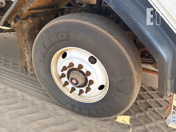 2019-peterbilt-garbage-truck-image-9