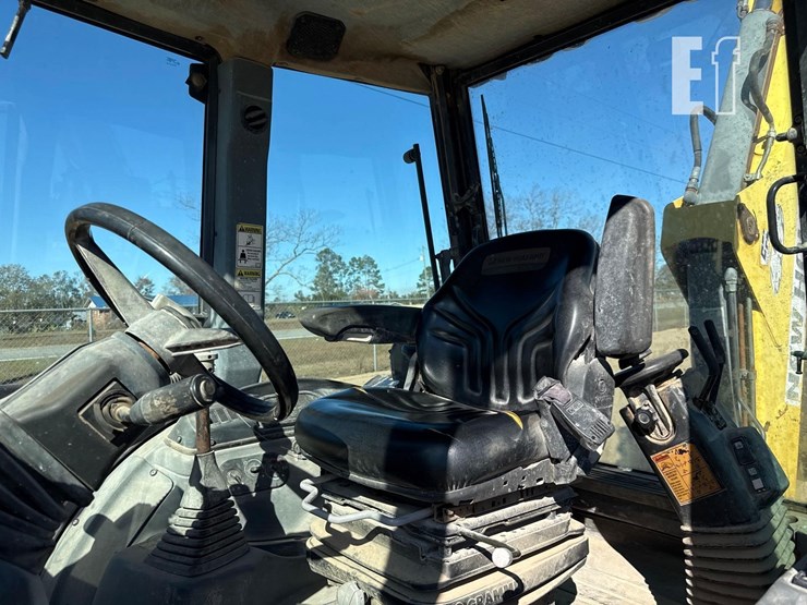 new-holland-b95-image-21