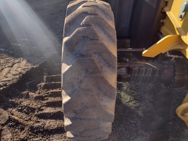 caterpillar-tl943c-image-22