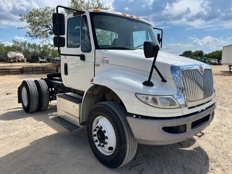 international-durastar-4400-image-13