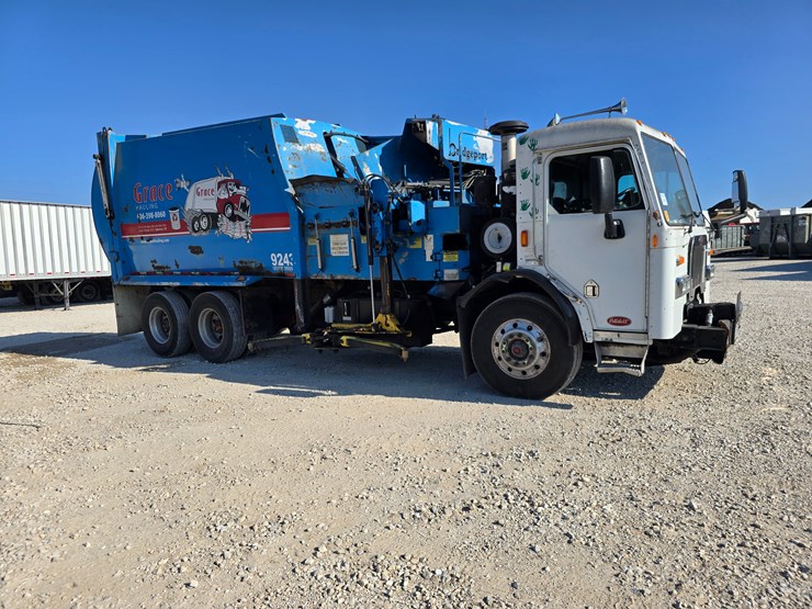 2013-peterbilt-320-image-26