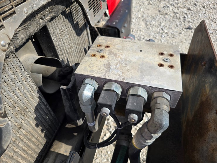 2003-peterbilt-320-image-51