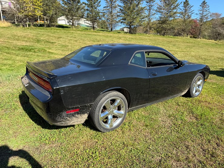 #1735-•-2013-dodge-challenger-(wi-title-in-delay)-(black-river-falls,-wi)-image-4