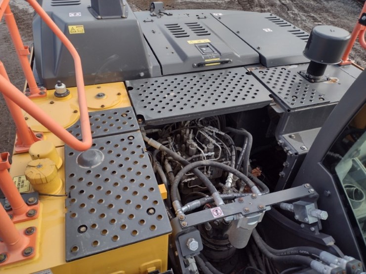 volvo-ec220e-lr-image-45