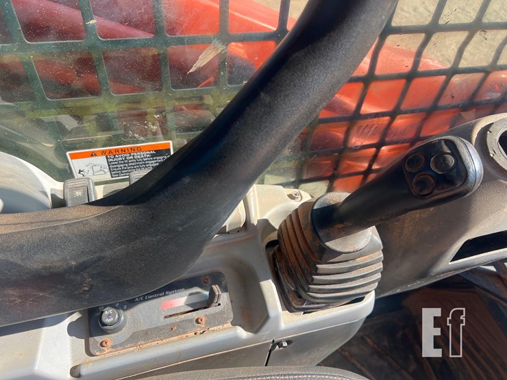 2013-kubota-svl90-2-image-26