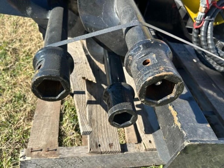 skid-steer-hydraulic-auger-image-11