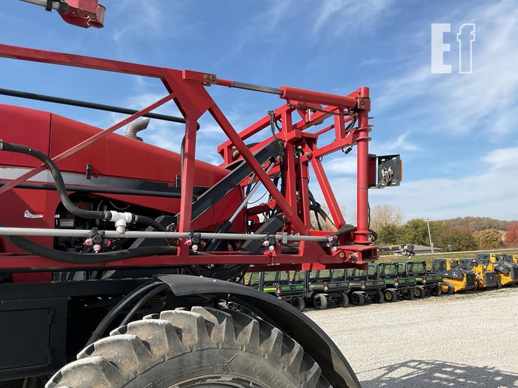 case-ih-patriot-3330-image-29