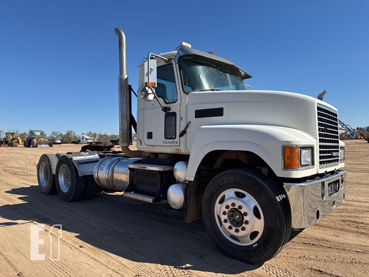 2015-mack-pinnacle-chu613-image-4